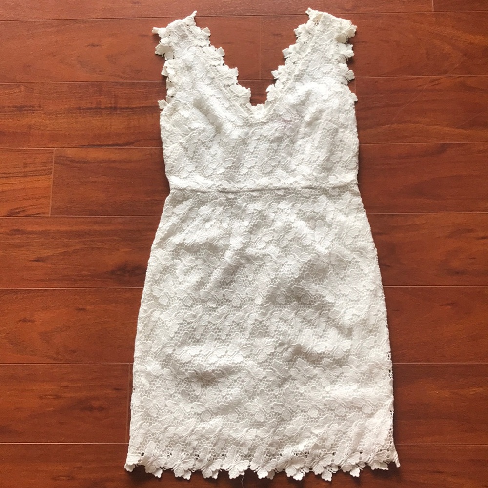 White Lilly Pulitzer Dress. Size 6.